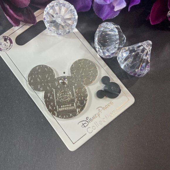 Disney Mickey Mouse Trading Pin Icon Christmas Snowflake Lapel Pin Brooch Badge - Picture 3 of 5